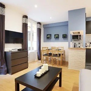 Apartment Moulin Rouge - Rue Lepic, Paris