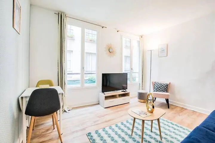 Charming Apartment Near Les Halles - 4P Parigi